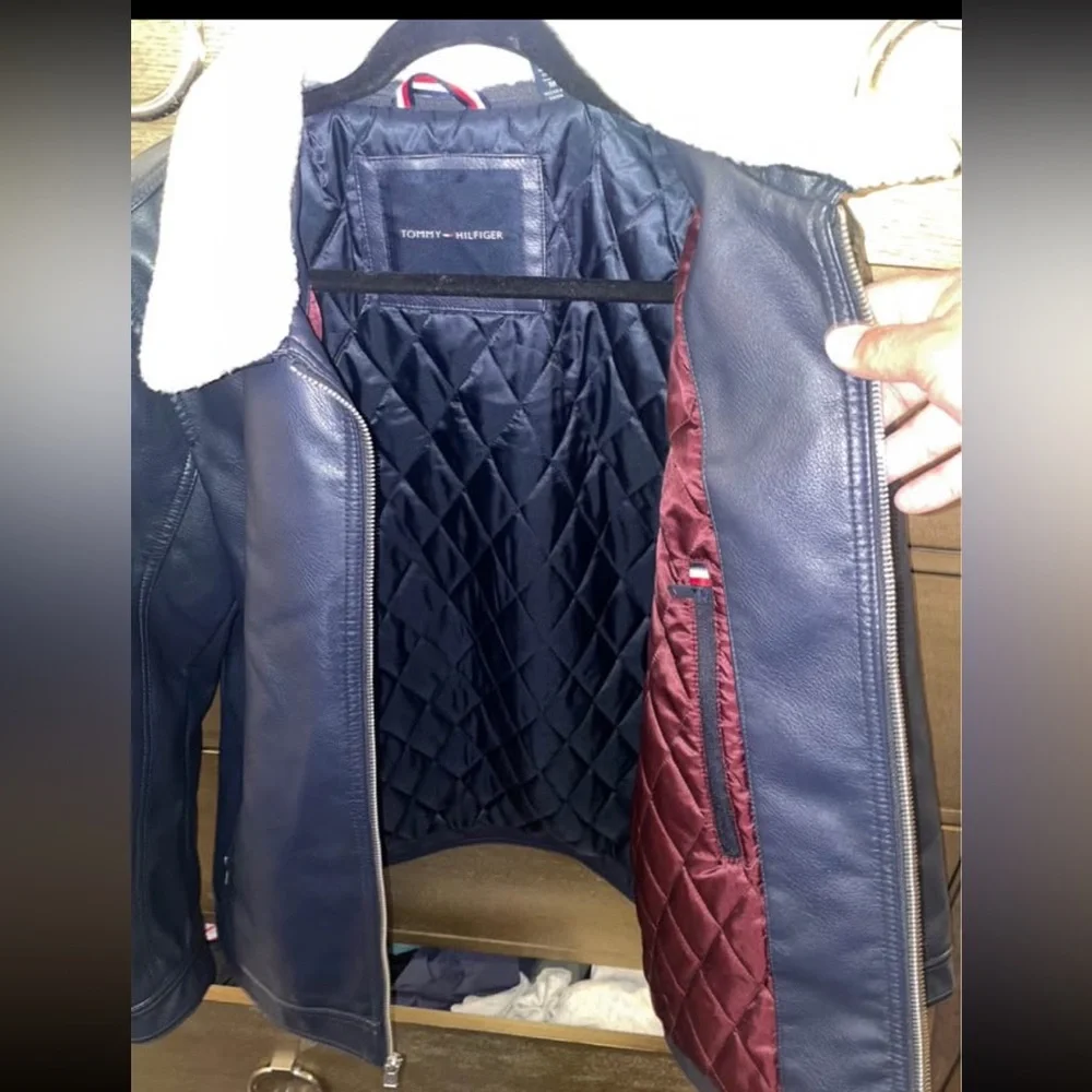 Brand new bomber jacket navy blue leather new with tags Tommy Hilfiger medium - Picture 3 of 6
